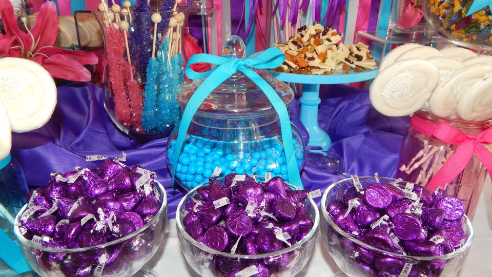 WEDDING & CANDY BUFFET, WHITE GUMBALLS w/SHIMMER from Miami Candies Sweets  & Snacks – Miami Candies, LLC.